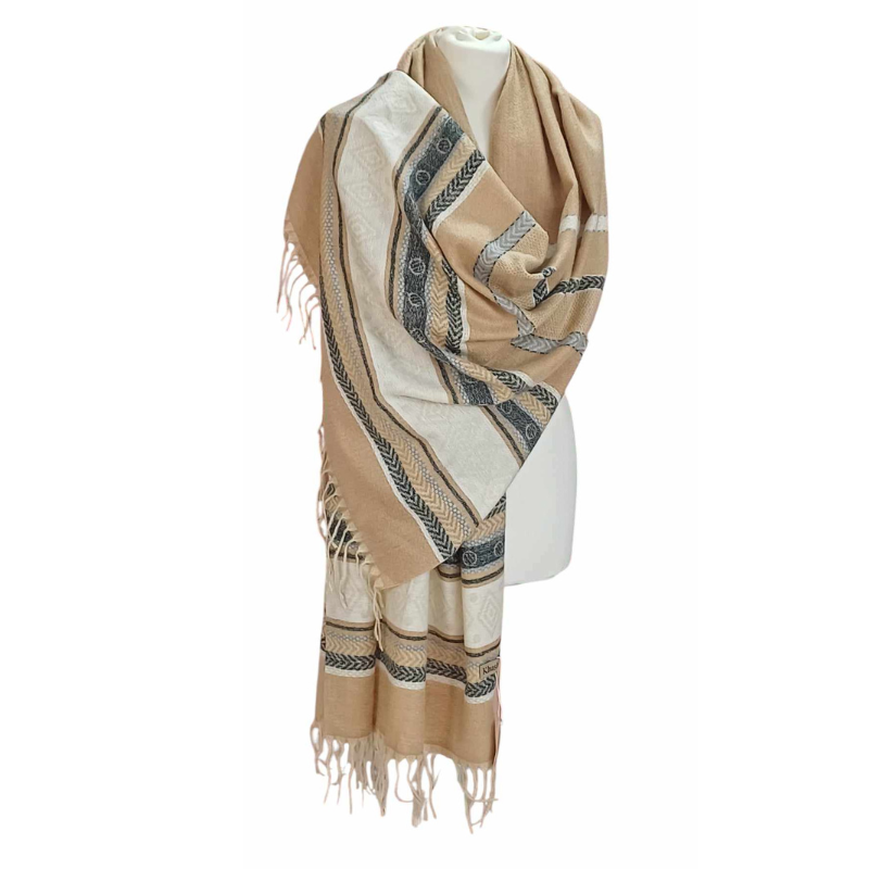 Szal z wełny jagnięcej o pięknym etnicznym wzorze