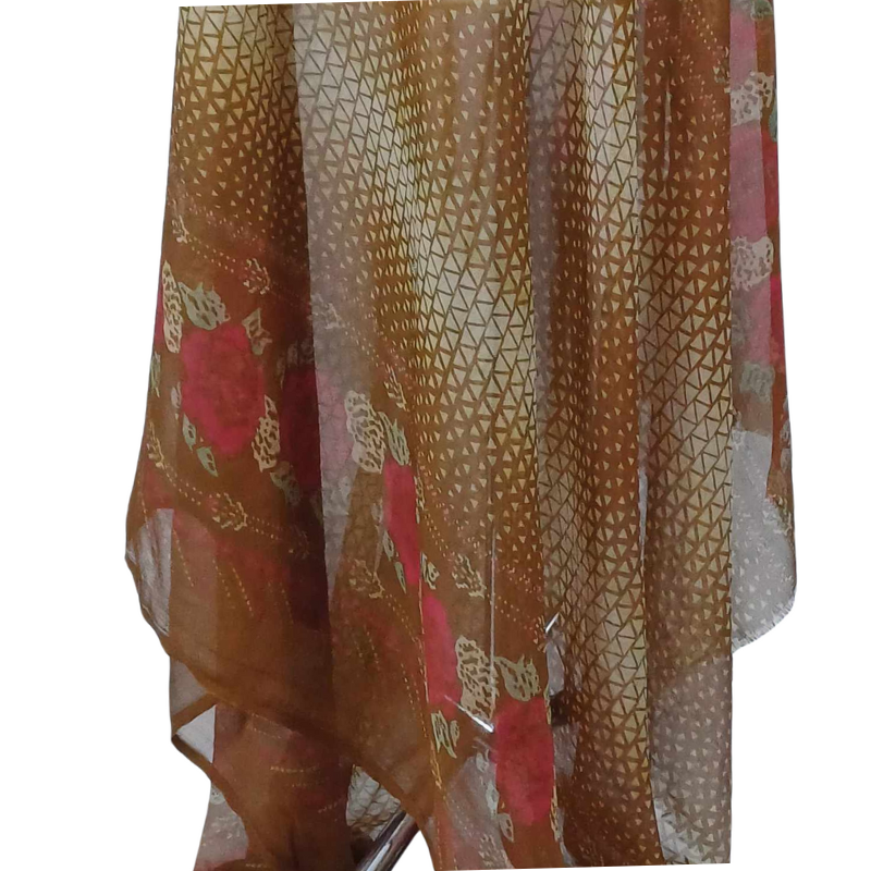 Szal z szyfonu jedwabnego, niezwykle cienki i zwiewny.