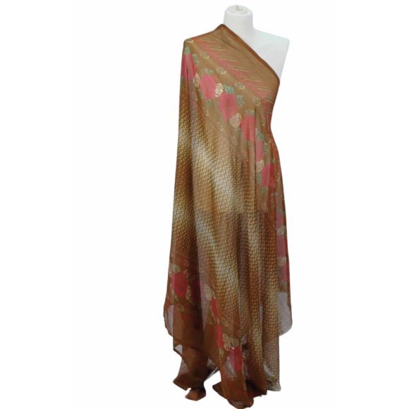 Szal z szyfonu jedwabnego, niezwykle cienki i zwiewny.