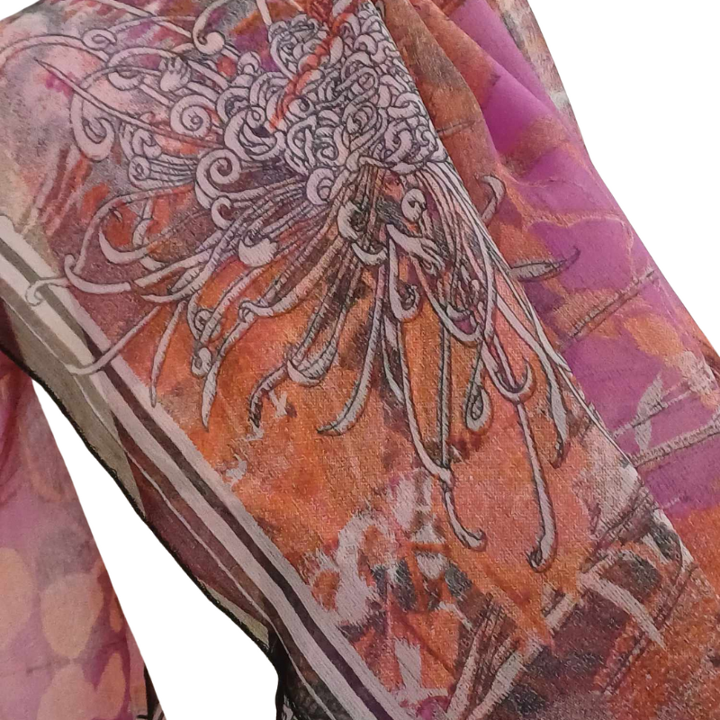 Szal z szyfonu jedwabnego, niezwykle cienki i zwiewny.