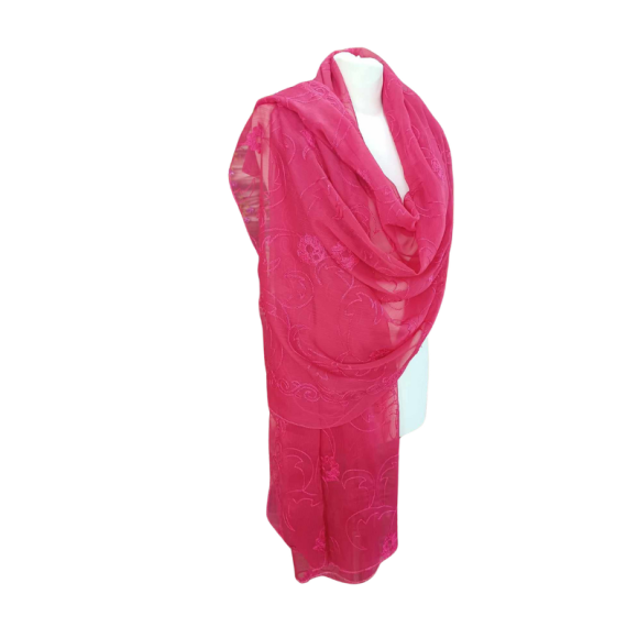 Szal z jedwabnym haftem na kreszowanym szyfonie