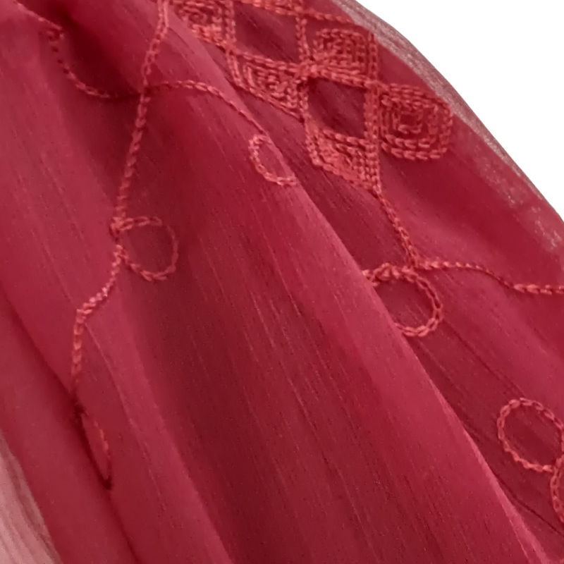 Szal z jedwabnym haftem na kreszowanym szyfonie