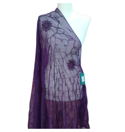 Szal z jedwabnym haftem na kreszowanym szyfonie