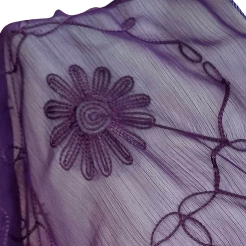 Szal z jedwabnym haftem na kreszowanym szyfonie