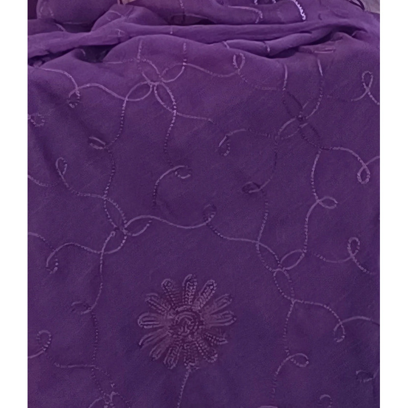 Szal z jedwabnym haftem na kreszowanym szyfonie