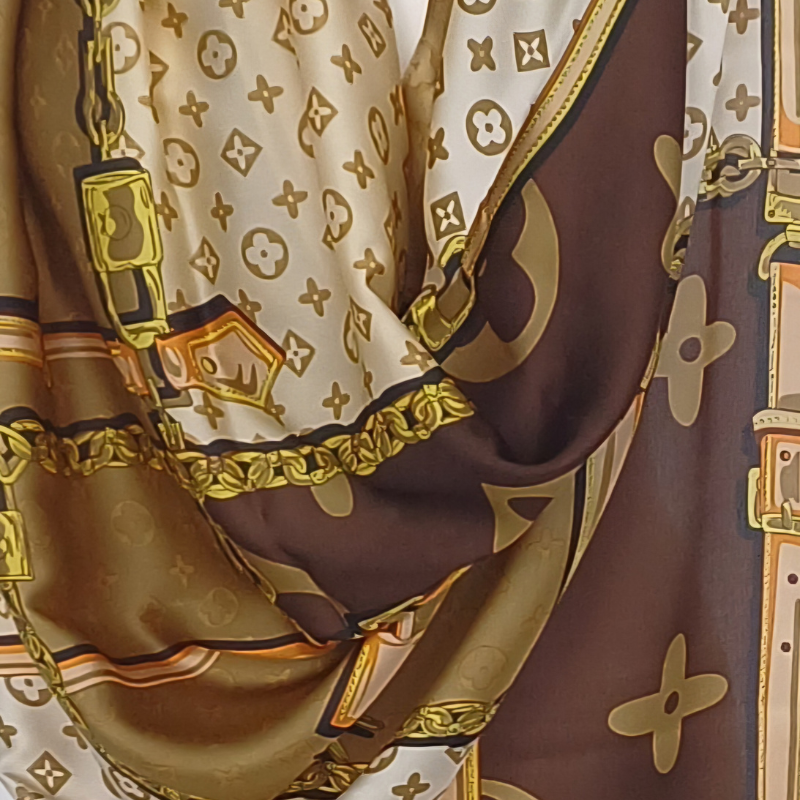 Szal z wysokiej jakości jedwabiu naturalnego