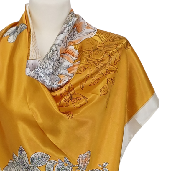 Chuststka z  jedwabnego poliestru.