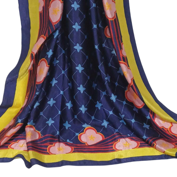 Szal z jedwabiu naturalnego.