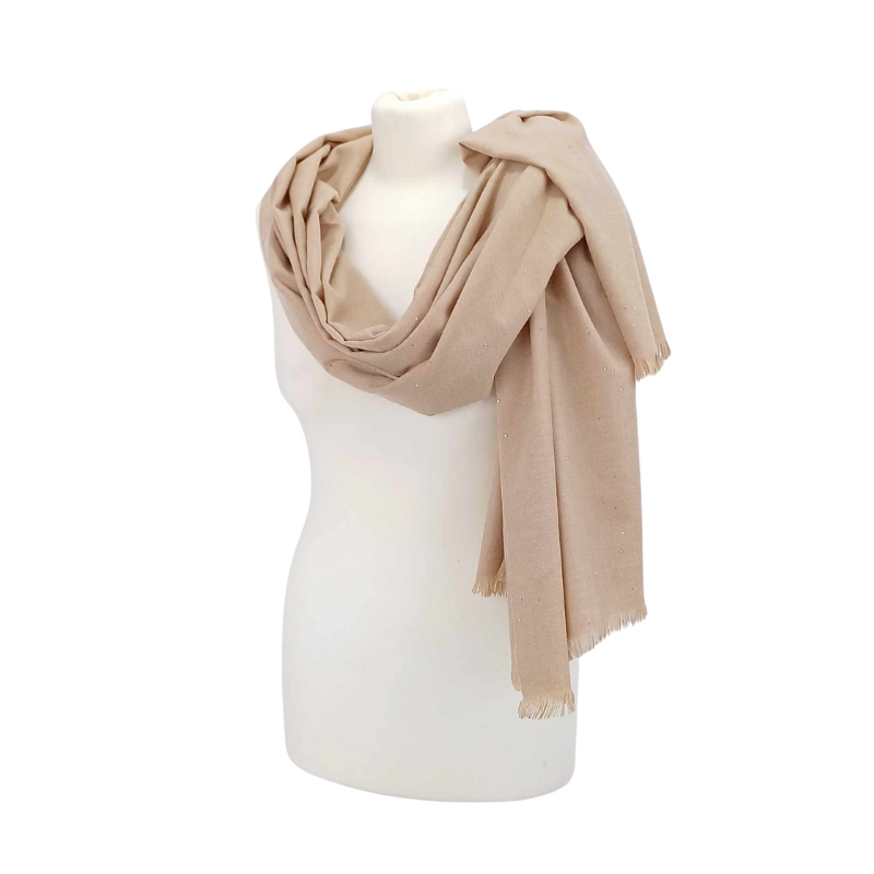 Szal wełniany z runa Kozy Changthangi, zdobiony malutkimi cekinami.