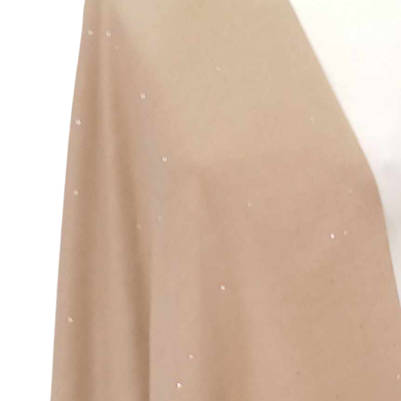 Szal wełniany z runa Kozy Changthangi, zdobiony malutkimi cekinami.