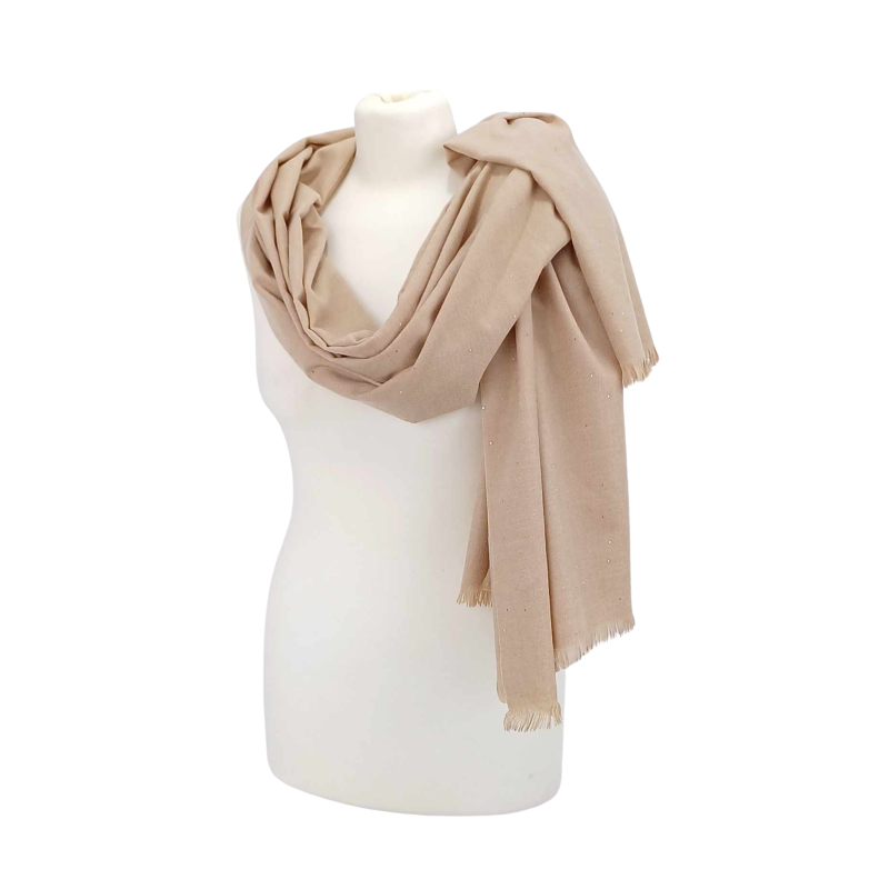 Szal wełniany z runa Kozy Changthangi, zdobiony malutkimi cekinami.