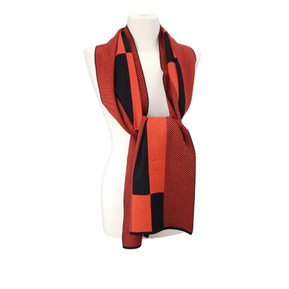 Szal z wełny jagnięcej  z dodatkiem lycry.