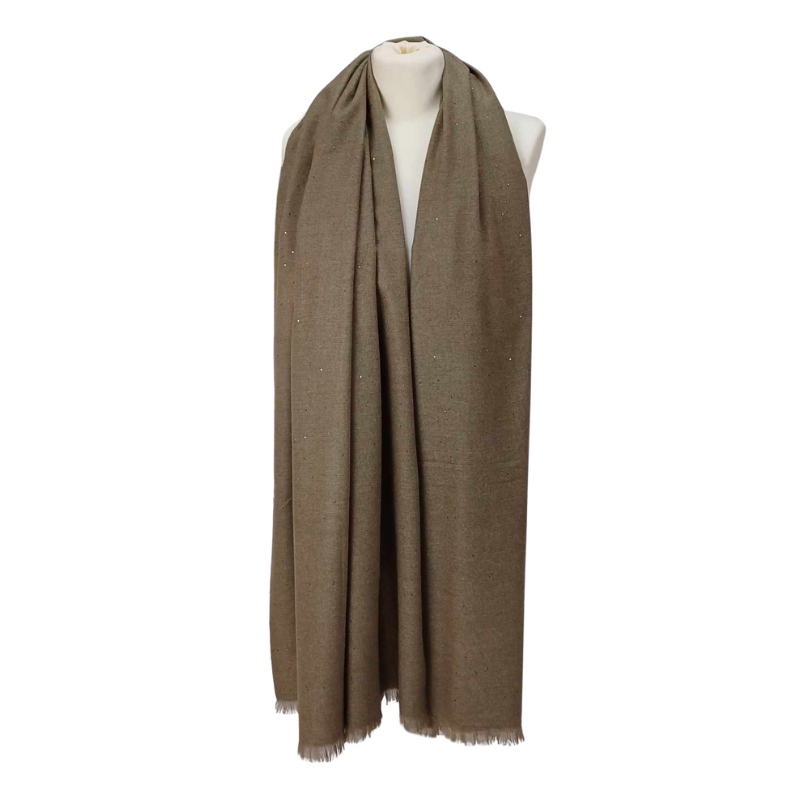 Szal wełniany z runa Kozy Changthangi, zdobiony malutkimi cekinami.