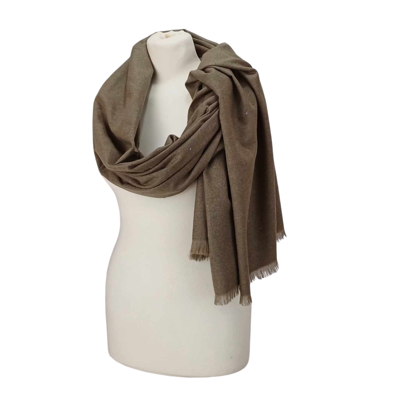 Szal wełniany z runa Kozy Changthangi, zdobiony malutkimi cekinami.