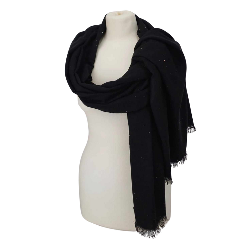 Szal wełniany z runa Kozy Changthangi, zdobiony malutkimi cekinami.