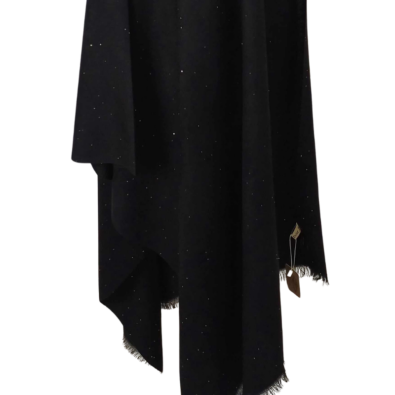 Szal wełniany z runa Kozy Changthangi, zdobiony malutkimi cekinami.