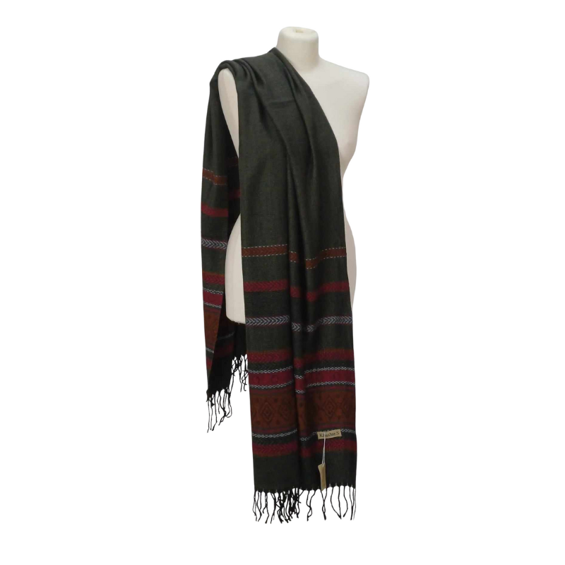 Szal z wełny jagnięcej o pięknym etnicznym wzorze.