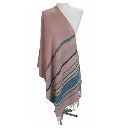 Szal z wełny jagnięcej o pięknym etnicznym wzorze