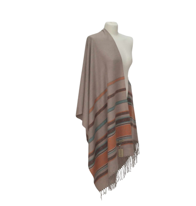 Szal z wełny jagnięcej o pięknym etnicznym wzorze.