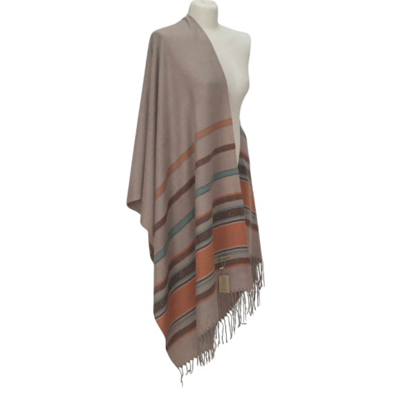 Szal z wełny jagnięcej o pięknym etnicznym wzorze.